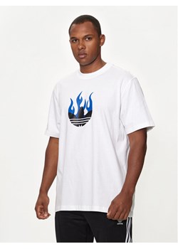 adidas T-Shirt Flames Logo IS2944 Biały Loose Fit - id: 0000303598969 - marki adidas - 183948082 adidas T-Shirt Flames Logo IS2944 Biały Loose Fit ze sklepu MODIVO w kategorii T-shirty męskie - zdjęcie 183948082
