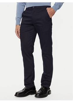 Calvin Klein Chinosy K10K113429 Granatowy Slim Fit ze sklepu MODIVO w kategorii Spodnie męskie - zdjęcie 183948364