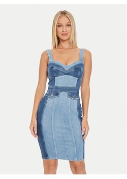 Guess Sukienka jeansowa W4YK02 D5DX2 Niebieski Slim Fit ze sklepu MODIVO w kategorii Sukienki - zdjęcie 183948612