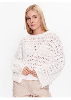 Gina Tricot Sweter Knitted openwork sweater 19466 Biały Regular Fit ze sklepu MODIVO w kategorii Swetry damskie - zdjęcie 183948684