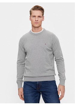 Tommy Hilfiger Sweter MW0MW30955 Szary Regular Fit ze sklepu MODIVO w kategorii Swetry męskie - zdjęcie 183948933