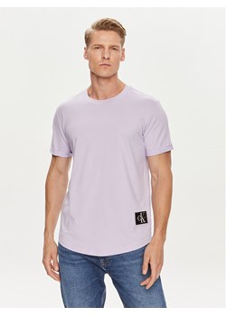 Calvin Klein Jeans T-Shirt J30J323482 Fioletowy Regular Fit ze sklepu MODIVO w kategorii T-shirty męskie - zdjęcie 183949112