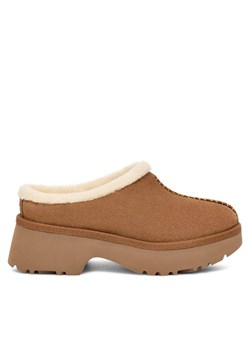 Klapki Ugg W New Heights Cozy Clog 1162510 Brązowy ze sklepu eobuwie.pl w kategorii Klapki damskie - zdjęcie 183971783