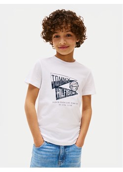 Tommy Hilfiger T-Shirt Graphic KB0KB09719 Biały Regular Fit ze sklepu MODIVO w kategorii T-shirty chłopięce - zdjęcie 183985193