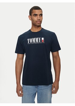 Tommy Jeans T-Shirt DNA Flag DM0DM18533 Granatowy Regular Fit ze sklepu MODIVO w kategorii T-shirty męskie - zdjęcie 183985580