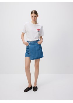 Reserved - T-shirt z aplikacją - biały ze sklepu Reserved w kategorii Bluzki damskie - zdjęcie 183992022