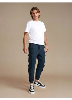 Sinsay - Spodnie jogger cargo - green spruce ze sklepu Sinsay w kategorii Spodnie męskie - zdjęcie 183992640