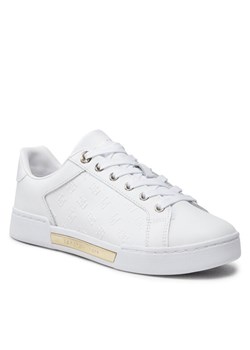 Tommy Hilfiger Sneakersy Embossed Monogram Sneaker FW0FW06735 Biały ze sklepu MODIVO w kategorii Trampki damskie - zdjęcie 183995813