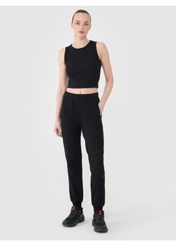 Damskie spodnie dresowe joggery 4F 4FRSS25TTROF1398 - czarne ze sklepu Sportstylestory.com w kategorii Spodnie damskie - zdjęcie 184004910