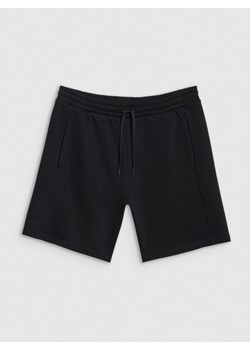 Męskie spodenki dresowe 4F 4FRSS25TSHOM696 - czarne ze sklepu Sportstylestory.com w kategorii Spodenki męskie - zdjęcie 184004962