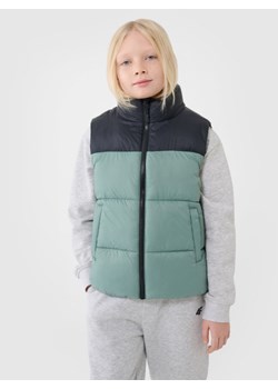 Chłopięcy bezrękawnik puchowy pikowany 4F 4FJWSS25TVJAM208 - zielony ze sklepu Sportstylestory.com w kategorii Kamizelki chłopięce - zdjęcie 184005950