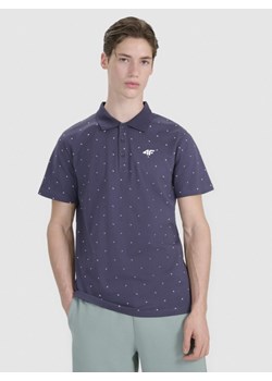 Męska koszulka polo z nadrukiem 4F 4FRSS25TPTSM634 - granatowa ze sklepu Sportstylestory.com w kategorii T-shirty męskie - zdjęcie 184006102