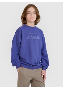 Chłopięca bluza dresowa bez kaptura nierozpinana 4F 4FJRSS25TSWSM2233 - fioletowa ze sklepu Sportstylestory.com w kategorii Bluzy chłopięce - zdjęcie 184006151