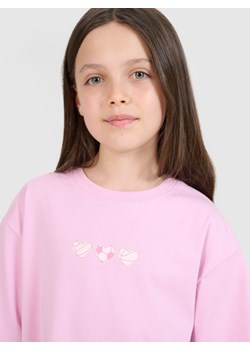 Dziewczęcy t-shirt z nadrukiem 4F 4FJRSS25TTSHF2656 - różowy ze sklepu Sportstylestory.com w kategorii Bluzki dziewczęce - zdjęcie 184006321