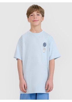 Chłopięcy t-shirt z nadrukiem 4F 4FJRSS25TTSHM2639 - niebieski ze sklepu Sportstylestory.com w kategorii T-shirty chłopięce - zdjęcie 184006340