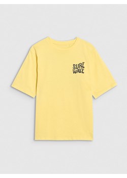 Chłopięcy t-shirt z nadrukiem 4FJRSS25TTSHM2866 - żółty ze sklepu Sportstylestory.com w kategorii T-shirty chłopięce - zdjęcie 184006363