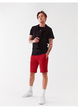 4F Szorty sportowe 4FSS23TSHOM156 Czerwony Regular Fit ze sklepu MODIVO w kategorii Spodenki męskie - zdjęcie 184016131