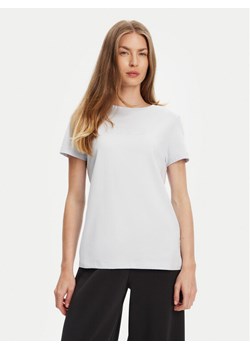 Guess T-Shirt V3BI11 J1314 Błękitny Regular Fit ze sklepu MODIVO w kategorii Bluzki damskie - zdjęcie 184016184
