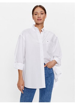 Tommy Jeans Koszula DW0DW15909 Biały Oversize ze sklepu MODIVO w kategorii Koszule damskie - zdjęcie 184016223