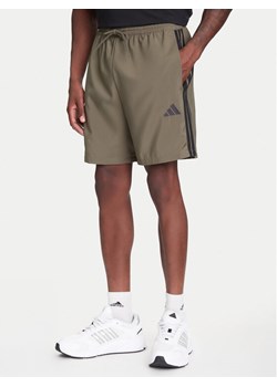 adidas Szorty sportowe Essential 3-Stripes Chelsea JE6434 Khaki Regular Fit ze sklepu MODIVO w kategorii Spodenki męskie - zdjęcie 184019302