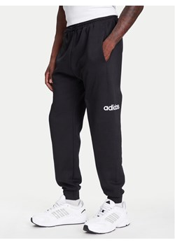adidas Spodnie dresowe Essentials Linear Fleece JN1786 Czarny Regular Fit ze sklepu MODIVO w kategorii Spodnie męskie - zdjęcie 184019430