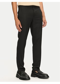 Hugo Spodnie materiałowe Getlin243F2X 50519673 Czarny Slim Fit ze sklepu MODIVO w kategorii Spodnie męskie - zdjęcie 184023431