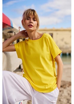 Bawełniany t-shirt żółty ze sklepu Moodo.pl w kategorii Bluzki damskie - zdjęcie 184024564