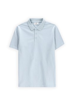 Coccodrillo Polo WC5143601VBB Błękitny Regular Fit ze sklepu MODIVO w kategorii T-shirty chłopięce - zdjęcie 184025284