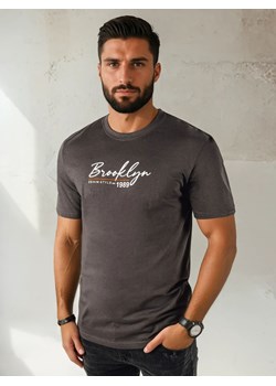Koszulka męska z nadrukiem ciemnoszara Dstreet RX5404 ze sklepu DSTREET.PL w kategorii T-shirty męskie - zdjęcie 184037150