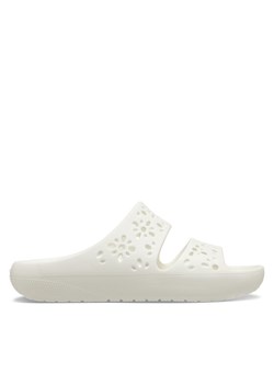 Klapki Crocs Classic Floral Cutout Sandal 210966 Biały ze sklepu eobuwie.pl w kategorii Klapki damskie - zdjęcie 184044744