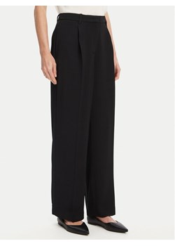 Tommy Hilfiger Spodnie materiałowe WW0WW46749 Czarny Relaxed Fit ze sklepu MODIVO w kategorii Spodnie damskie - zdjęcie 184045510