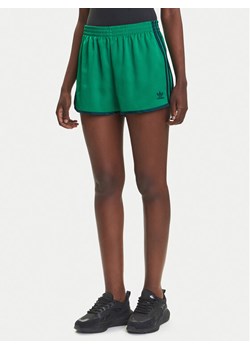 adidas Szorty sportowe adicolor 3-Stripes Sprinter JZ3512 Zielony Loose Fit ze sklepu MODIVO w kategorii Szorty - zdjęcie 184045543