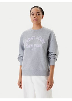 Tommy Jeans Bluza Varsity DW0DW21202 Szary Boxy Fit ze sklepu MODIVO w kategorii Bluzy damskie - zdjęcie 184045591
