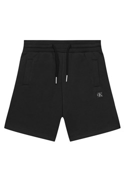 Calvin Klein Jeans Szorty sportowe Mini Badge IU0IU00704 D Czarny Regular Fit ze sklepu MODIVO w kategorii Spodenki chłopięce - zdjęcie 184048884