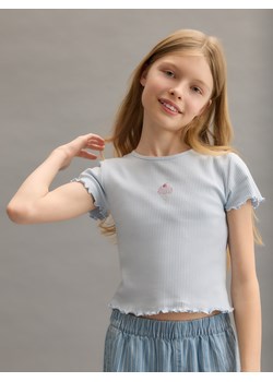 Reserved - Prążkowany t-shirt z aplikacją - jasnoniebieski ze sklepu Reserved w kategorii Bluzki dziewczęce - zdjęcie 184050701