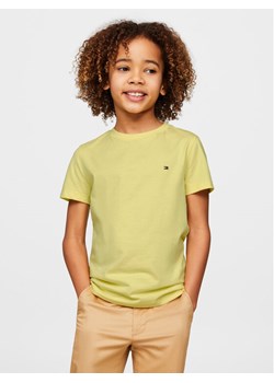 Tommy Hilfiger T-Shirt Essential KB0KB06879 M Żółty Regular Fit ze sklepu MODIVO w kategorii T-shirty chłopięce - zdjęcie 184058154