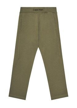 Calvin Klein Jeans Spodnie dresowe IB0IB02538 D Zielony Regular Fit ze sklepu MODIVO w kategorii Spodnie chłopięce - zdjęcie 184058163