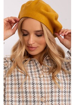 Beret damski musztardowy AT-CZ-231305.85P, Kolor musztardowy, Rozmiar uniwersalny, WOOL FASHION ITALIA ze sklepu Primodo w kategorii Czapki zimowe damskie - zdjęcie 184068303
