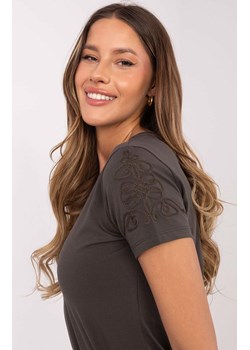 Bawełniany t-shirt damski khaki z haftem RV-TS-A518.55, Kolor khaki, Rozmiar S, Relevance ze sklepu Primodo w kategorii Bluzki damskie - zdjęcie 184069602