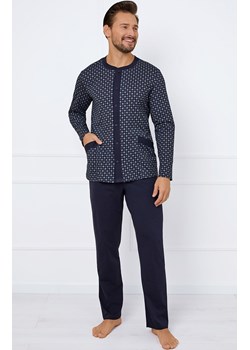 Piżama męska na długi rękaw i długie spodnie Rajmund, Kolor granatowy-wzór, Rozmiar L, Italian Fashion ze sklepu Primodo w kategorii Piżamy męskie - zdjęcie 184074963