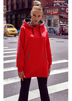 Czerwona bluza oversize z kapturem i ozdobnymi lampasami M696, Kolor czerwony, Rozmiar L, MOE ze sklepu Primodo w kategorii Bluzy damskie - zdjęcie 184082171