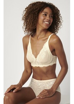 Triumph miękki biustonosz soft bez fiszbin Amourette Charm N03 10210687, Kolor kremowy, Rozmiar 70C, Triumph ze sklepu Primodo w kategorii Biustonosze - zdjęcie 184093841