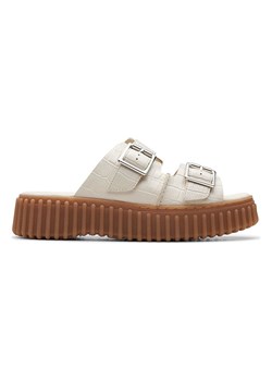 Clarks Skórzane klapki &quot;Interest&quot; w kolorze kremowym ze sklepu Limango Polska w kategorii Klapki damskie - zdjęcie 184097142