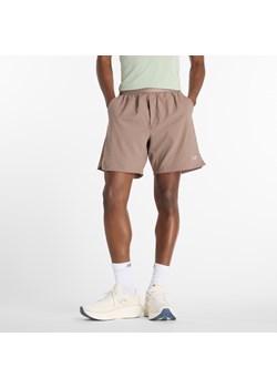 Spodenki męskie New Balance MS41288EAS – bezowe ze sklepu New Balance Poland w kategorii Spodenki męskie - zdjęcie 184102481