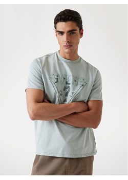 Guess T-Shirt M5YI42 KBW41 Zielony Regular Fit ze sklepu MODIVO w kategorii T-shirty męskie - zdjęcie 184103493