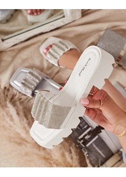 Royalfashion Białe klapki damskie z cyrkoniami Emkoy ze sklepu royalfashion.pl w kategorii Klapki damskie - zdjęcie 184108244