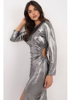 Srebrna sukienka midi z wycięciem DHJ-SK-18169.76, Kolor srebrny, Rozmiar uniwersalny, ITALY MODA - id: 192868 - marki Italy Moda - 184123121 Srebrna sukienka midi z wycięciem DHJ-SK-18169.76, Kolor srebrny, Rozmiar uniwersalny, ITALY MODA ze sklepu Intymna w kategorii Sukienki - zdjęcie 184123121