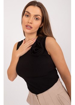 Czarny top z ozdobnym kwiatkiem DHJ-TP-17733.22X, Kolor czarny, Rozmiar uniwersalny, ITALY MODA ze sklepu Intymna w kategorii Bluzki damskie - zdjęcie 184123141