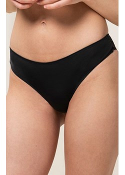 Triumph stringi typu brazyliany czarne 2-pack Lovely Micro 10218673, Kolor czarny, Rozmiar S, Triumph ze sklepu Intymna w kategorii Majtki damskie - zdjęcie 184150864