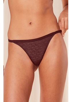 Triumph stringi czekoladowe Signature Sheer 10216494, Kolor czekoladowy, Rozmiar 36, Triumph ze sklepu Intymna w kategorii Majtki damskie - zdjęcie 184151934